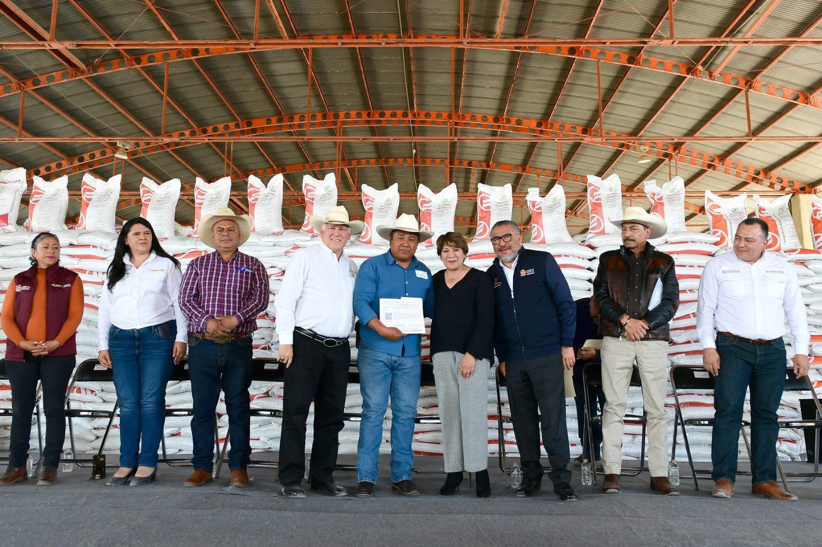 Programa Fertilizantes para el Bienestar atiende a más de 65 mil 800 campesinos mexiquenses