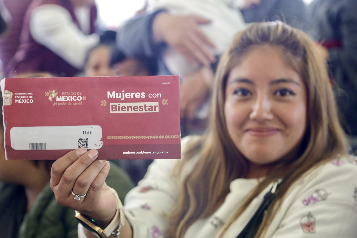 La Gobernadora Delfina Gómez distribuye 9 mil tarjetas de Mujeres con Bienestar en Huixquilucan